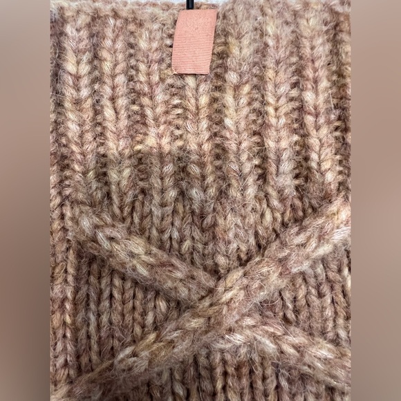 🔥🔥Lunya Chunky Alpaca Cable Knit Sweater. Size. M - Picture 7 of 13